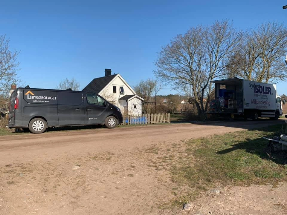 Nybyggt radhusområde i Kalmar Strand med lösull i vindsbjälklag